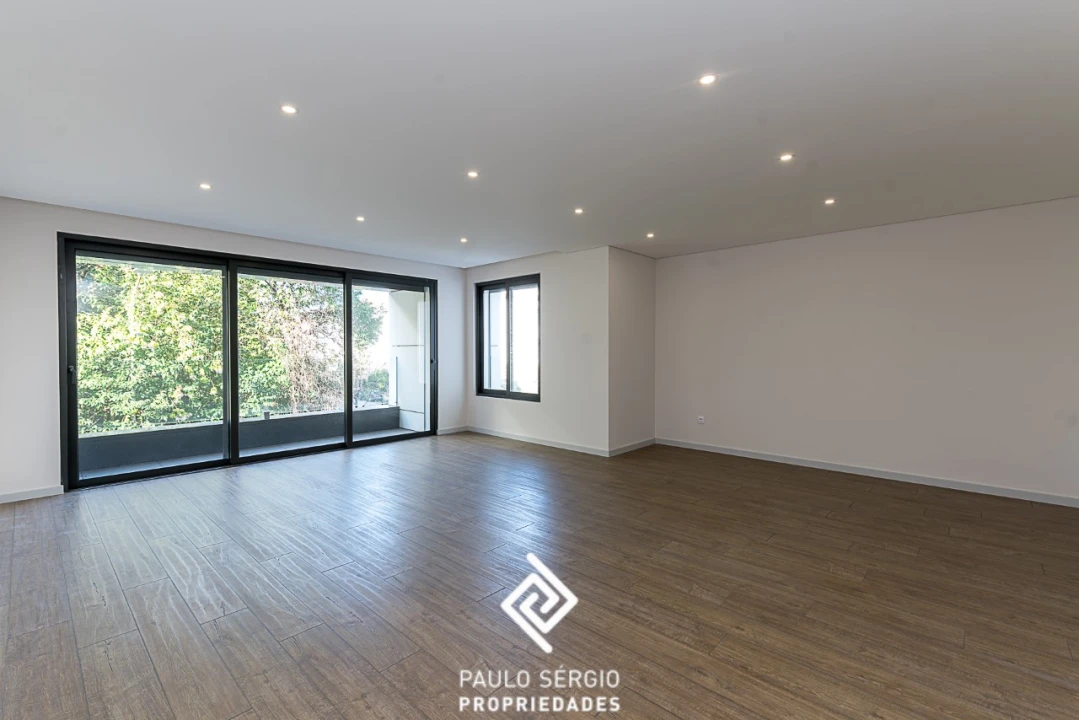 Apartamento T3 para Venda em Cedofeita, Santo Ildefonso, Sé, Miragaia, São Nicolau e Vitória Foto 2