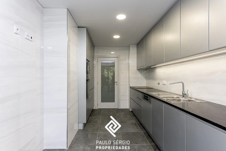 Apartamento T3 para Venda em Cedofeita, Santo Ildefonso, Sé, Miragaia, São Nicolau e Vitória Foto 7