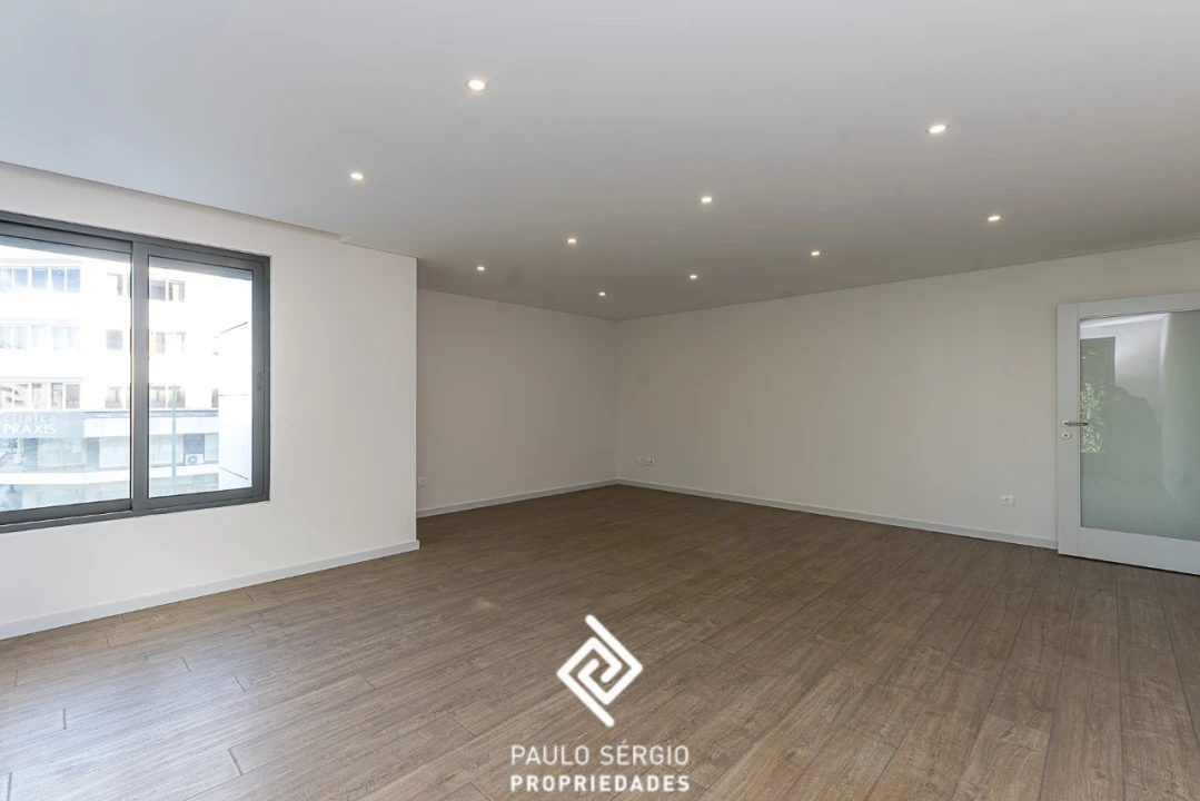 Apartamento T3 para Venda em Cedofeita, Santo Ildefonso, Sé, Miragaia, São Nicolau e Vitória Foto 9