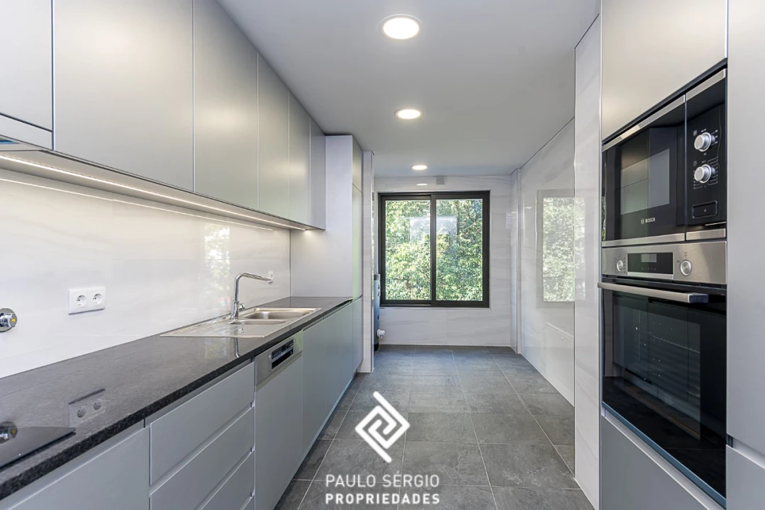 Apartamento T3 para Venda em Cedofeita, Santo Ildefonso, Sé, Miragaia, São Nicolau e Vitória Foto 3
