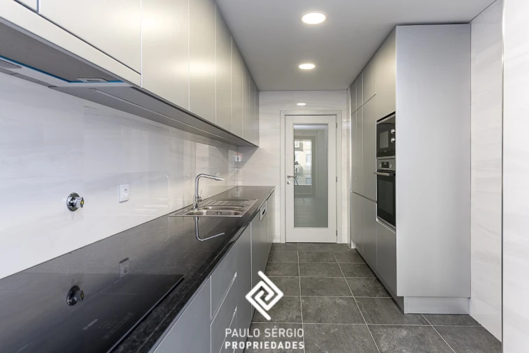 Apartamento T3 para Venda em Cedofeita, Santo Ildefonso, Sé, Miragaia, São Nicolau e Vitória Foto 3