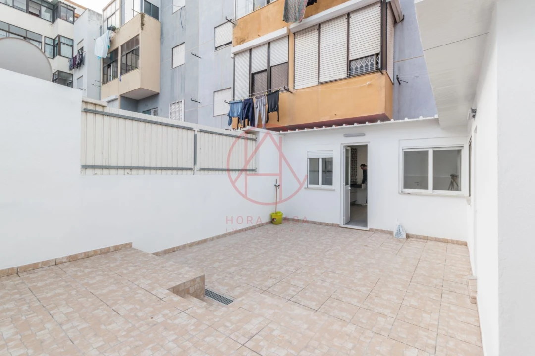 Apartamento T2 para Venda em Alto do Seixalinho, Santo André e Verderena Foto 1