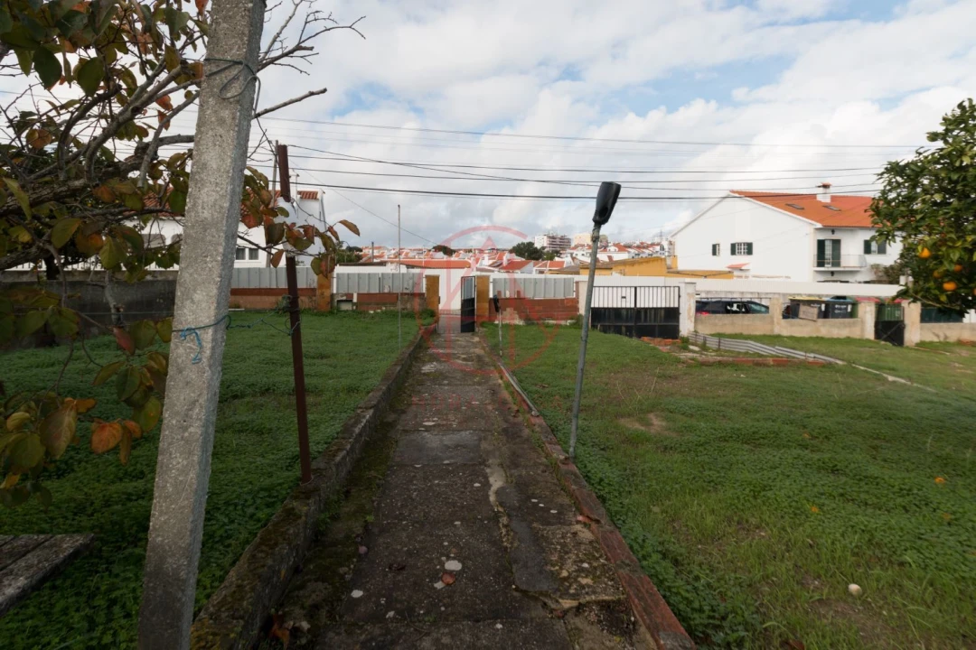 Terreno para Venda em Santo Antonio da Charneca Foto 8