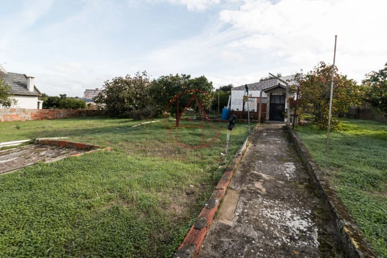 Terreno para Venda em Santo Antonio da Charneca Foto 2