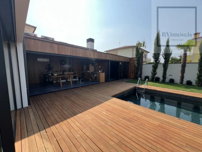 Moradia T3 para Venda em Alvarães Foto 35