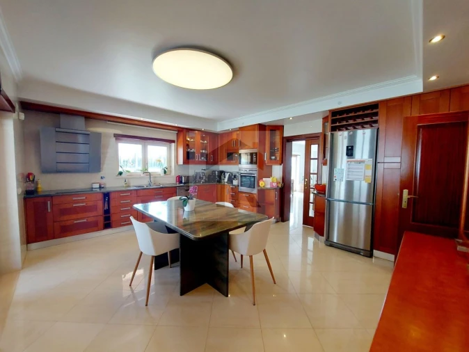 Moradia T5 para Venda em Tornada e Salir do Porto Foto 8