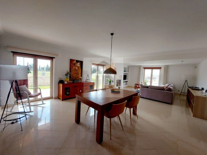 Moradia T5 para Venda em Tornada e Salir do Porto Foto 9