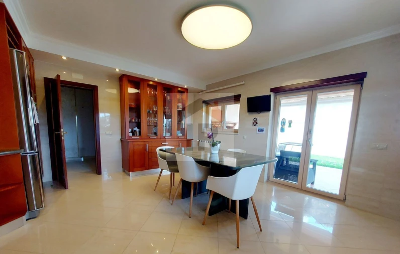 Moradia T5 para Venda em Tornada e Salir do Porto Foto 7