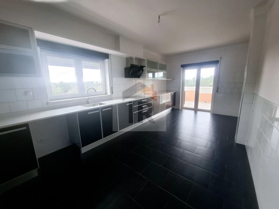 Moradia T3 para Venda em Salir de Matos Foto 13