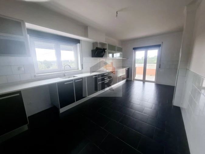 Moradia T3 para Venda em Salir de Matos Foto 13