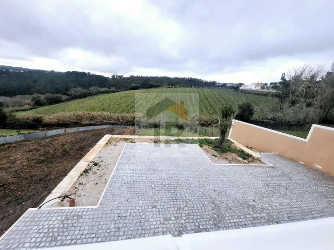 Moradia T3 para Venda em Salir de Matos Foto 16