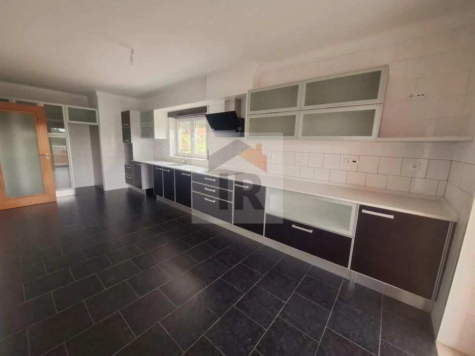 Moradia T3 para Venda em Salir de Matos Foto 12