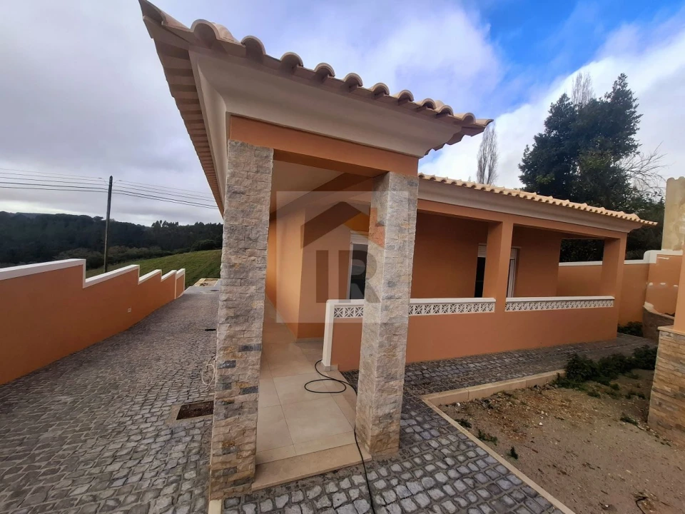 Moradia T3 para Venda em Salir de Matos Foto 5