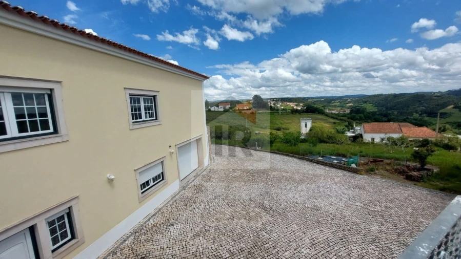 Moradia T6 para Venda em Alvorninha Foto 30