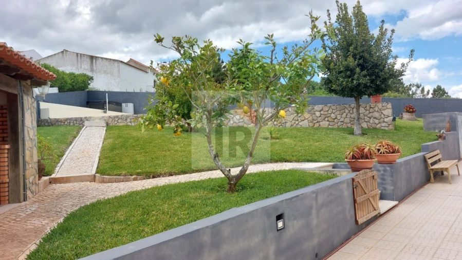 Moradia T6 para Venda em Alvorninha Foto 33