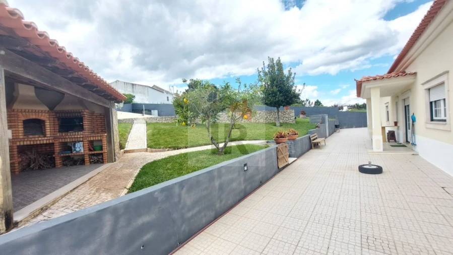 Moradia T6 para Venda em Alvorninha Foto 38