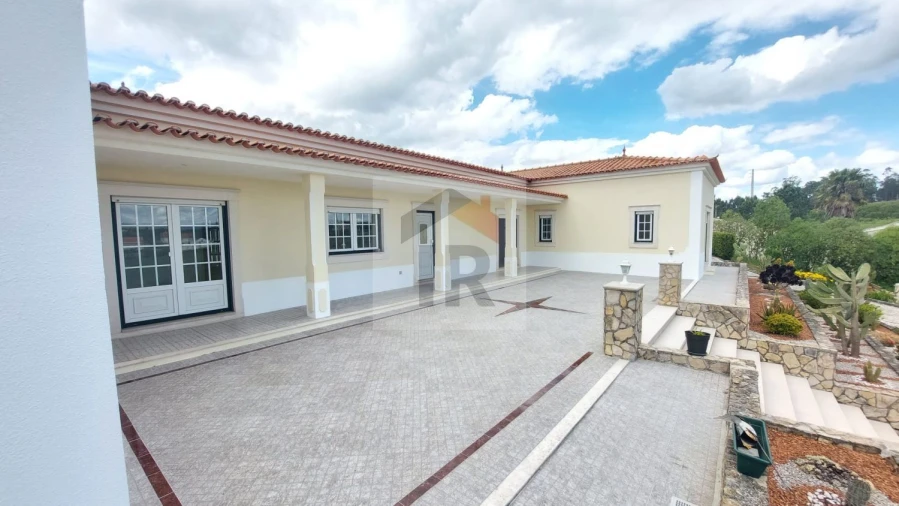 Moradia T6 para Venda em Alvorninha Foto 9