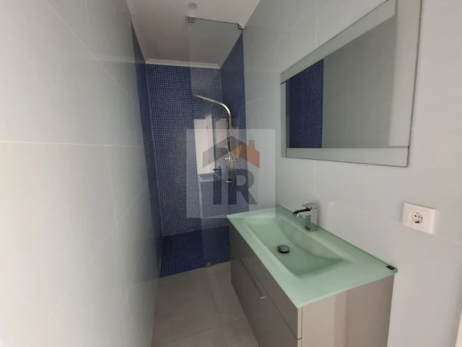 Moradia T5 para Venda em Alfeizerão Foto 12