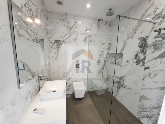 Moradia T5 para Venda em Alfeizerão Foto 24