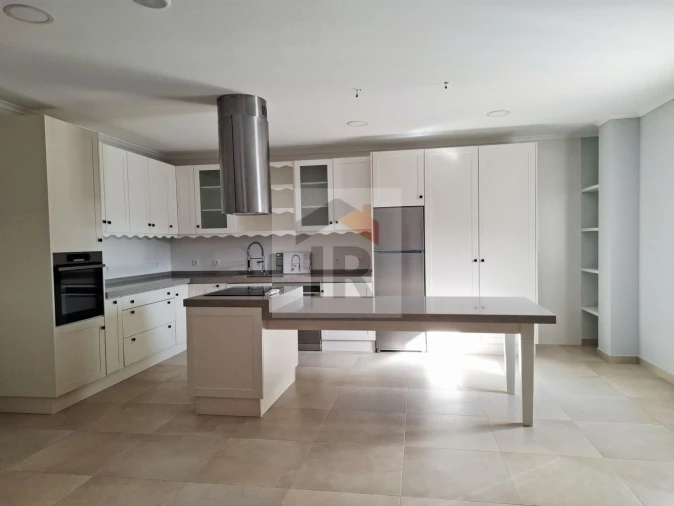 Moradia T5 para Venda em Alfeizerão Foto 5