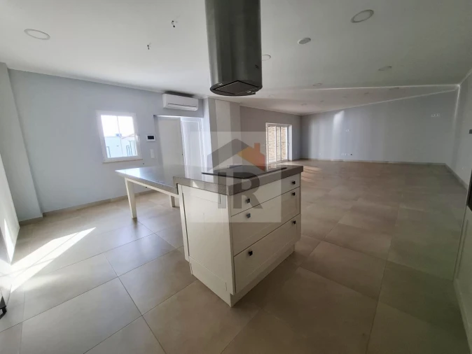 Moradia T5 para Venda em Alfeizerão Foto 4