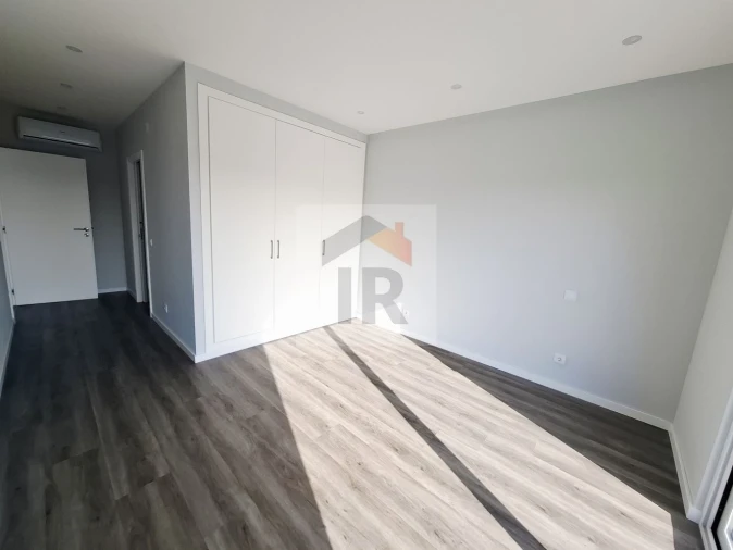 Moradia T5 para Venda em Alfeizerão Foto 16