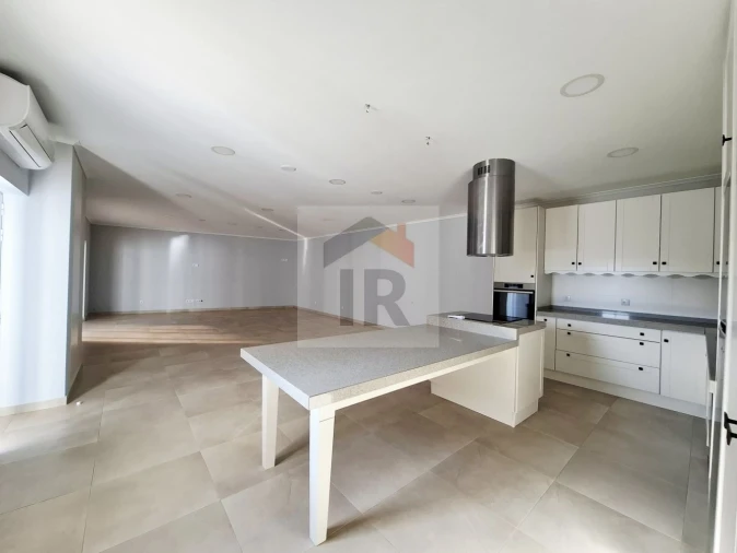 Moradia T5 para Venda em Alfeizerão Foto 3