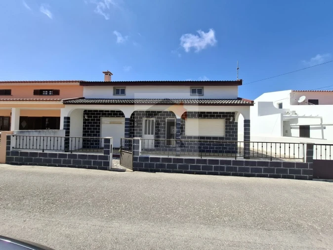 Moradia T3 para Venda em Atouguia da Baleia Foto 2