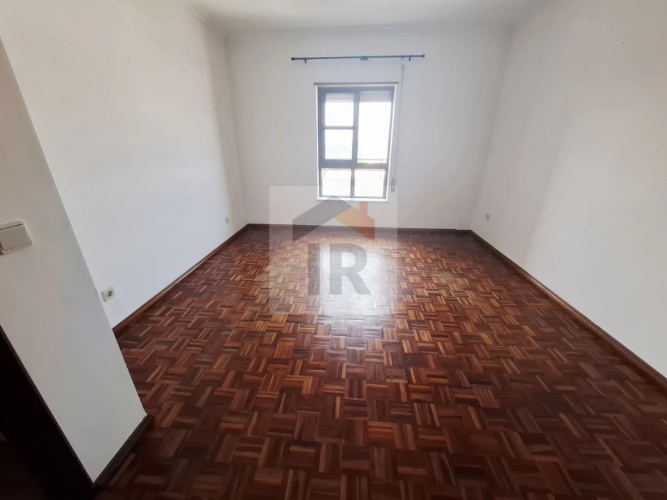 Apartamento T3 para Arrendamento em Nossa Senhora do Pópulo, Coto e São Gregório Foto 11
