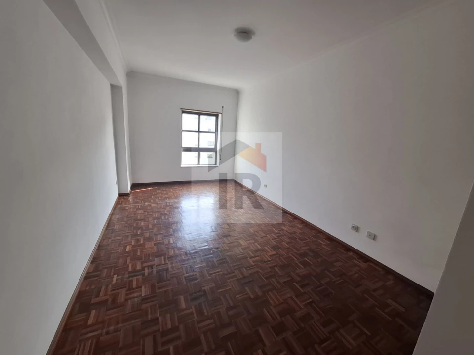 Apartamento T3 para Arrendamento em Nossa Senhora do Pópulo, Coto e São Gregório Foto 3