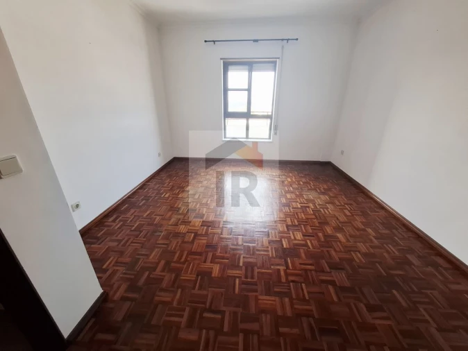 Apartamento T3 para Arrendamento em Nossa Senhora do Pópulo, Coto e São Gregório Foto 11