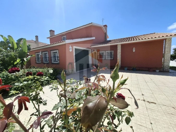 Moradia T5 para Venda em Caldas da Rainha - Santo Onofre e Serra do Bouro Foto 1