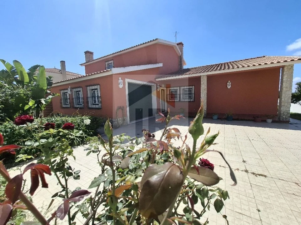 Moradia T5 para Venda em Caldas da Rainha - Santo Onofre e Serra do Bouro Foto 1