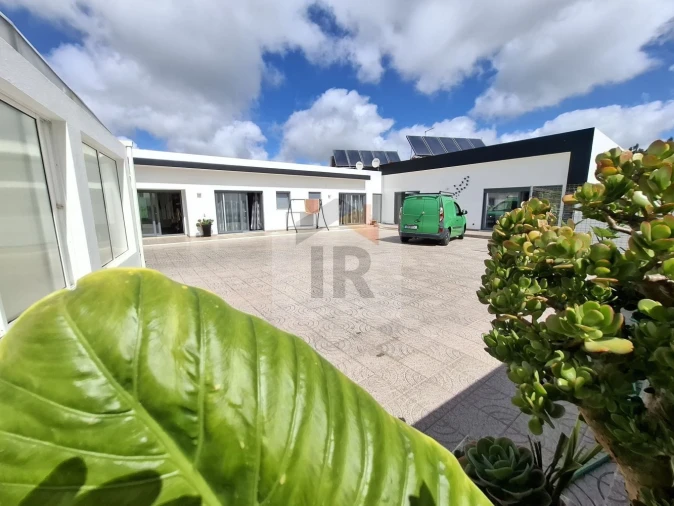 Moradia T3 para Venda em Nossa Senhora do Pópulo, Coto e São Gregório