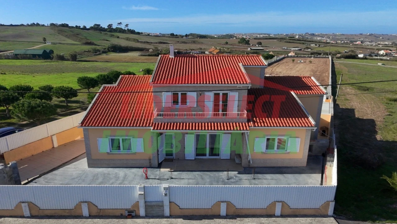 Moradia T4 para Venda em A dos Cunhados e Maceira Foto 1