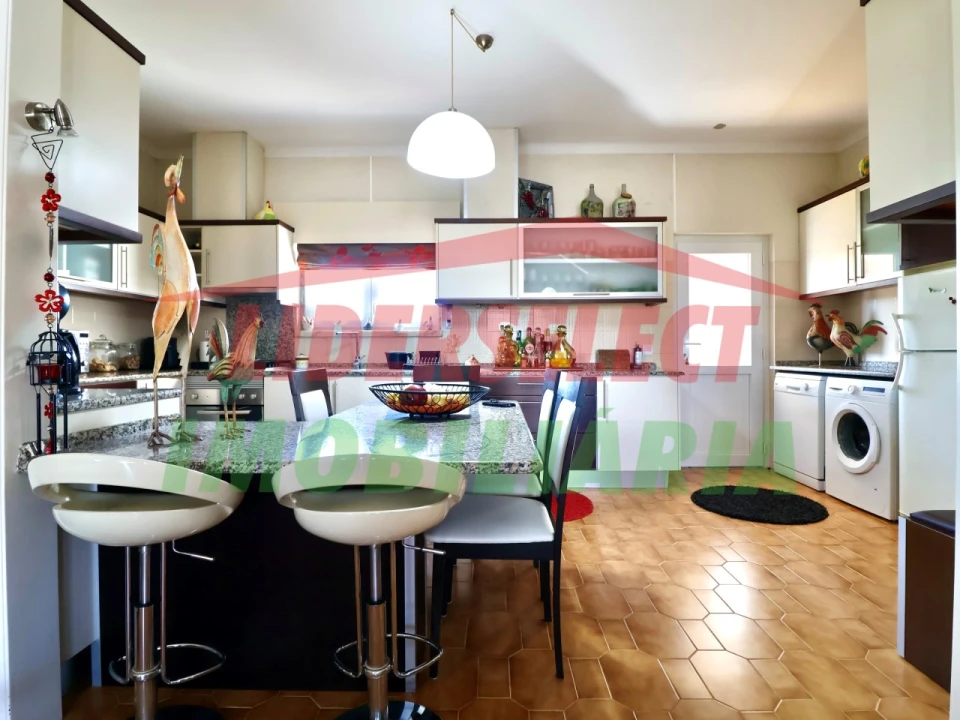 Moradia T4 para Venda em A dos Cunhados e Maceira Foto 11