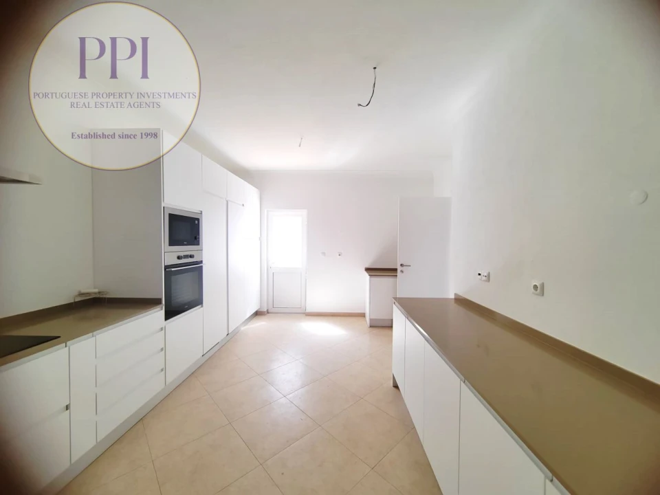 Moradia T4 para Venda em Budens Foto 11