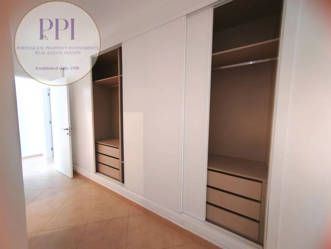 Moradia T4 para Venda em Budens Foto 33