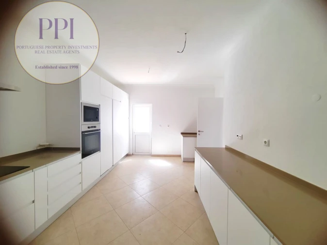 Moradia T4 para Venda em Budens Foto 11