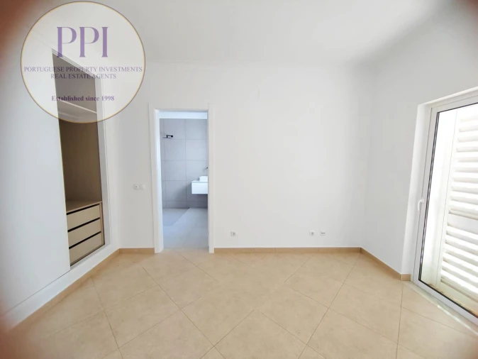 Moradia T4 para Venda em Budens Foto 20