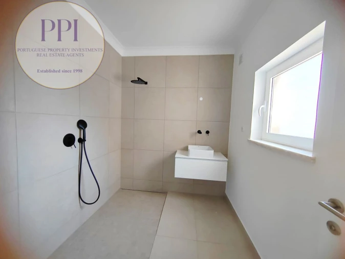 Moradia T4 para Venda em Budens Foto 23