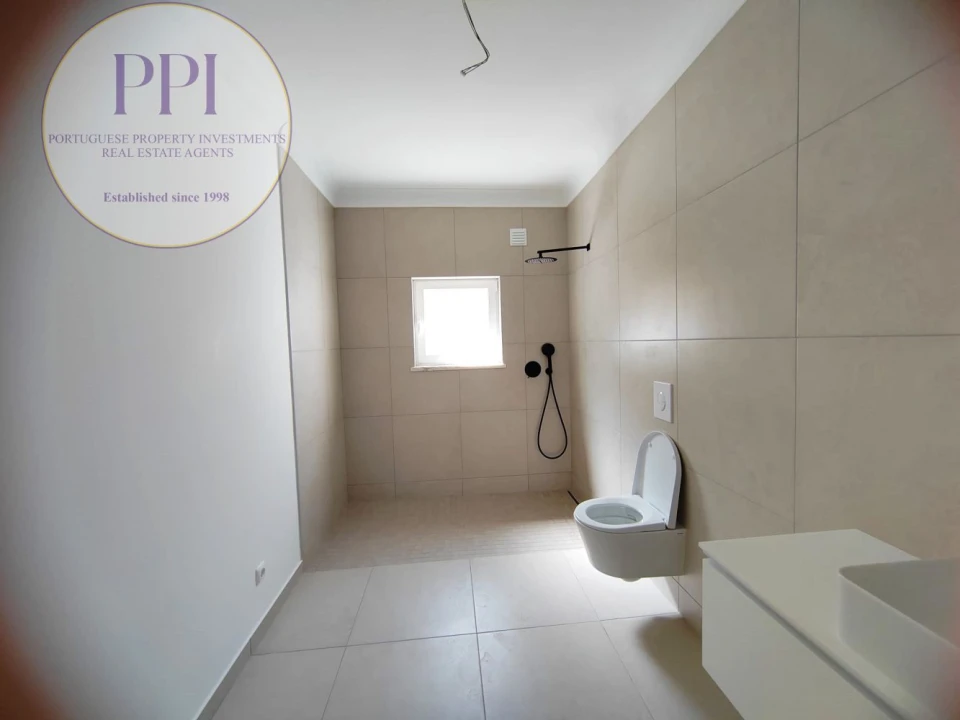 Moradia T4 para Venda em Budens Foto 26