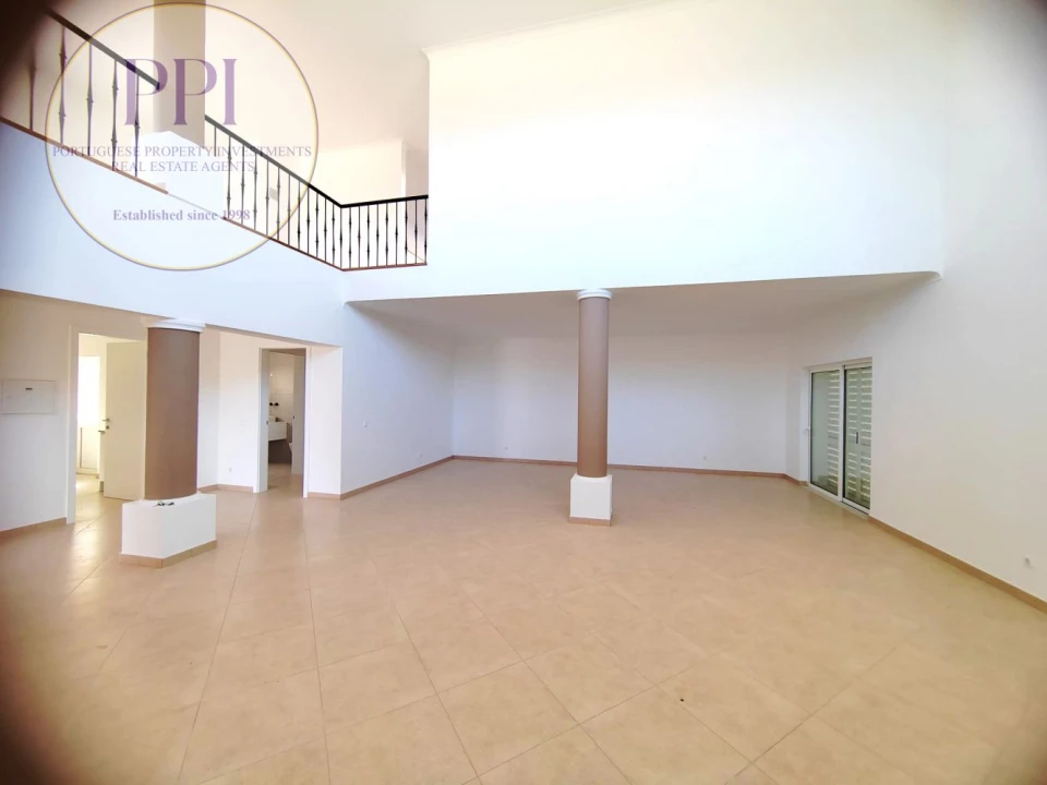 Moradia T4 para Venda em Budens Foto 5