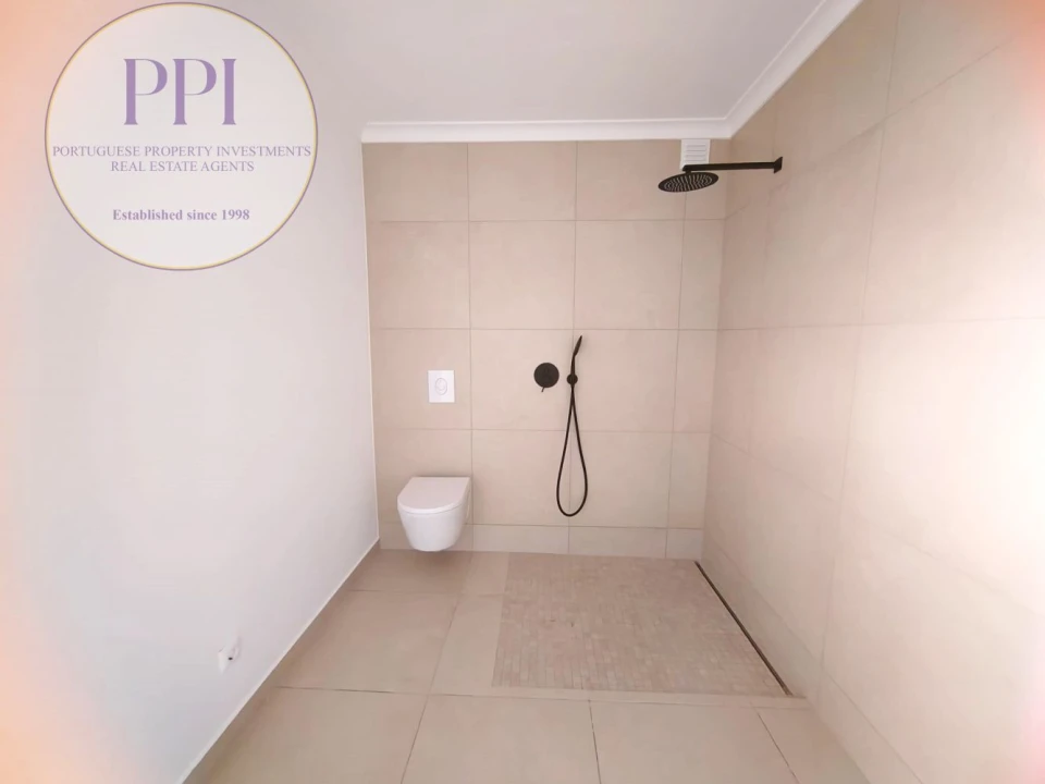 Moradia T4 para Venda em Budens Foto 37