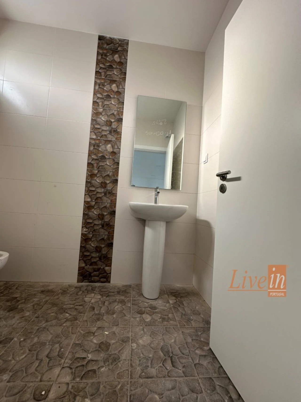 Loja para Venda em Carvoeira Foto 9