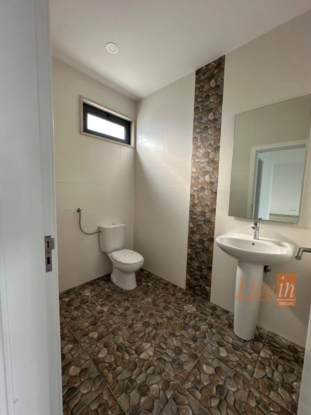 Loja para Venda em Carvoeira Foto 8