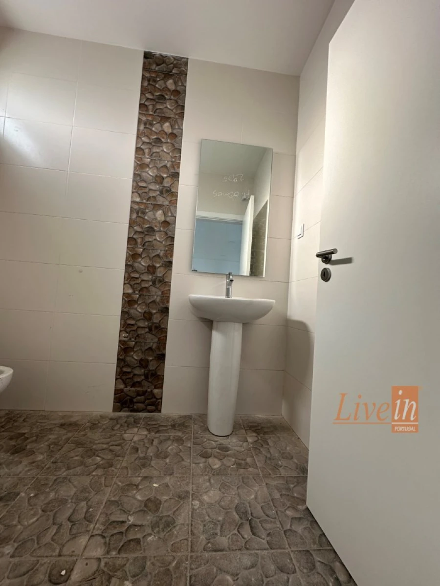 Loja para Venda em Carvoeira Foto 9