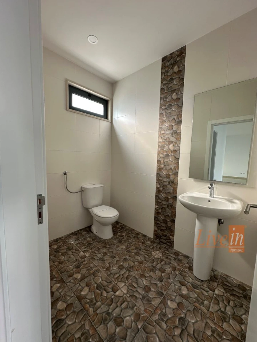 Loja para Venda em Carvoeira Foto 8