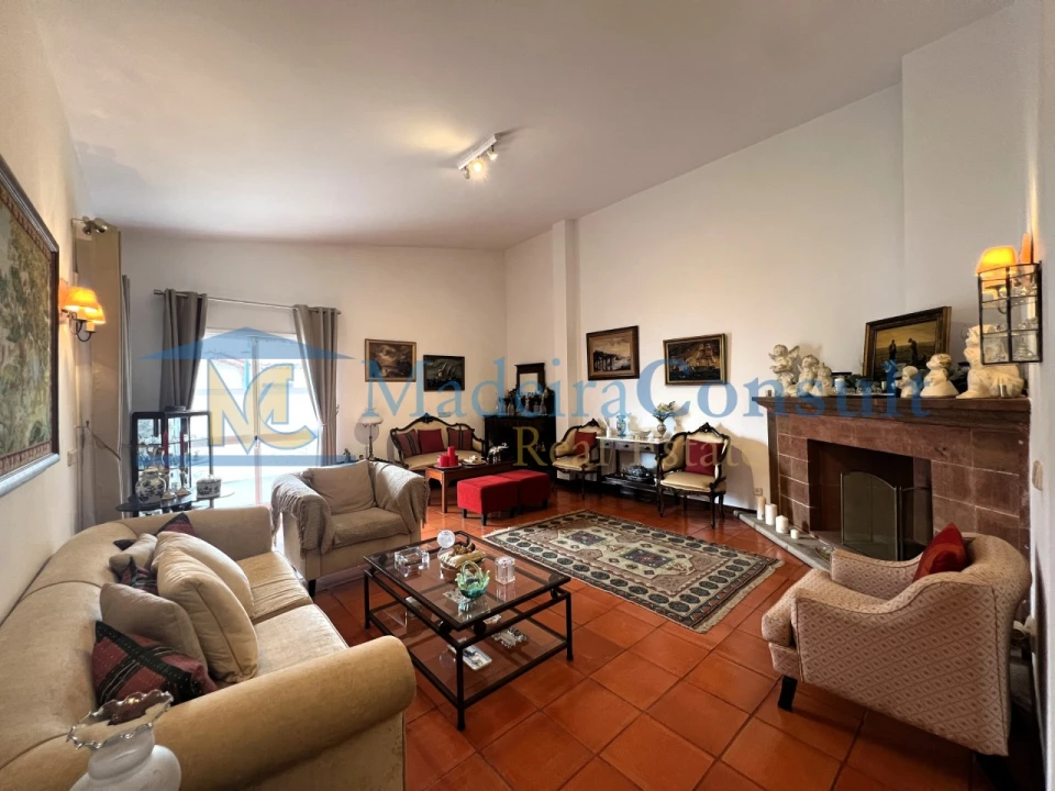 Moradia T4 para Venda em Caniço Foto 2