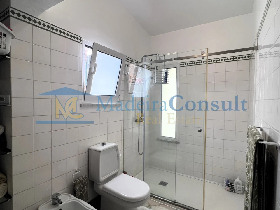 Moradia T4 para Venda em Caniço Foto 11